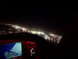 Night flight lesson, do you dare to try it? Cirrus SR20 G3